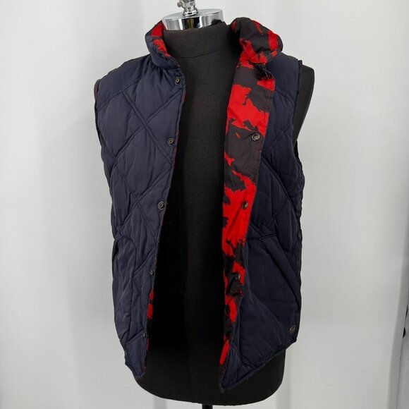 Scotch and Soda Reversible Red‎ Camo Vest with Navy Solid - Picture 10 of 13
